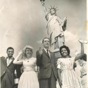 1960 photo of New York CORE chairman Gladys Harrington, James Peck and Rioghan Kirchner (Brooklyn CORE)